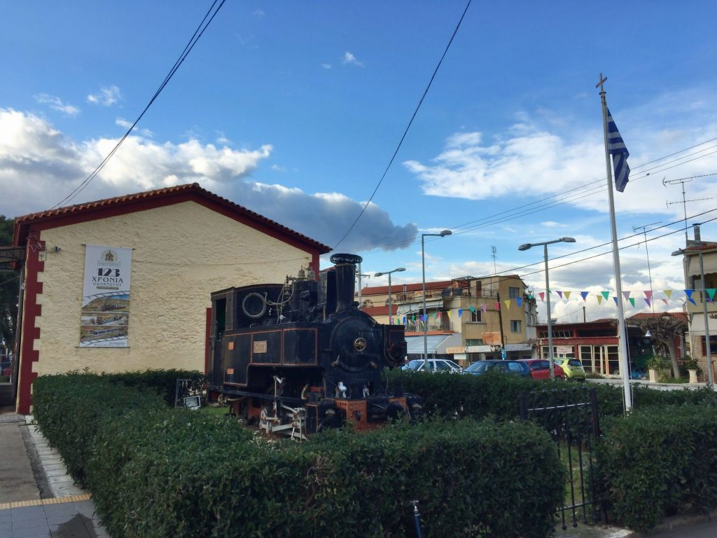 ディアコフト駅横の蒸気機関車